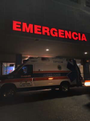 Photo of Emergency Room sign in Spanish